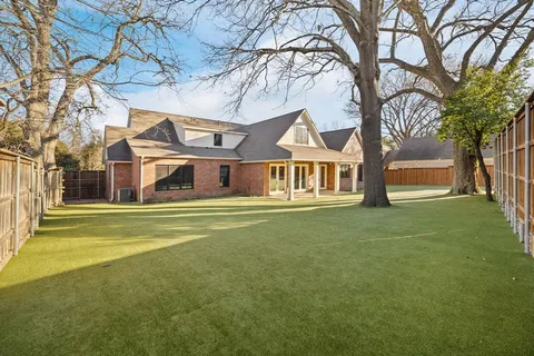 $2,825,000 | 7137 Meadow Lake Avenue, Dallas, TX 75214