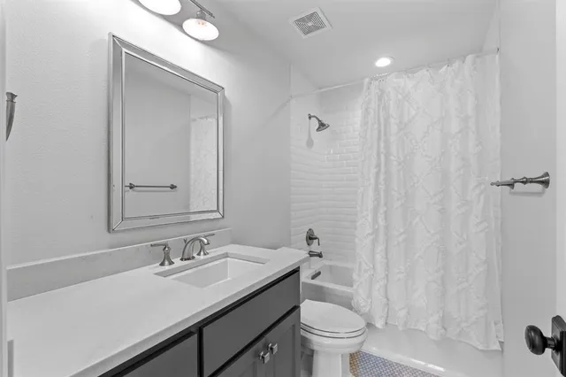 $2,825,000 | 7137 Meadow Lake Avenue, Dallas, TX 75214