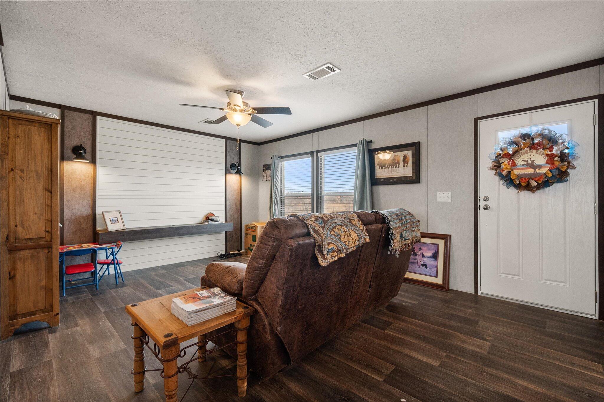 3013 West 15th Street Post, TX 79356 - Photo 41 of 71 a living room with furniture and a flat screen tv