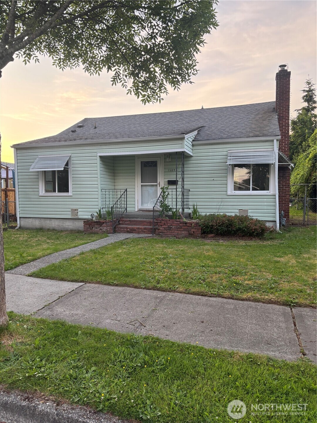 1509 Everett Street Sumner, WA 98390 - Photo 1 of 10