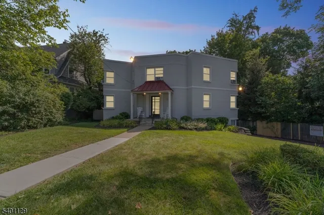 $2,249 | 819 Bloomfield Avenue, Unit 1, Montclair, NJ 07042