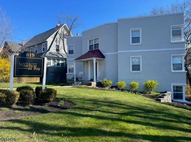 $2,249 | 819 Bloomfield Avenue, Unit 1, Montclair, NJ 07042