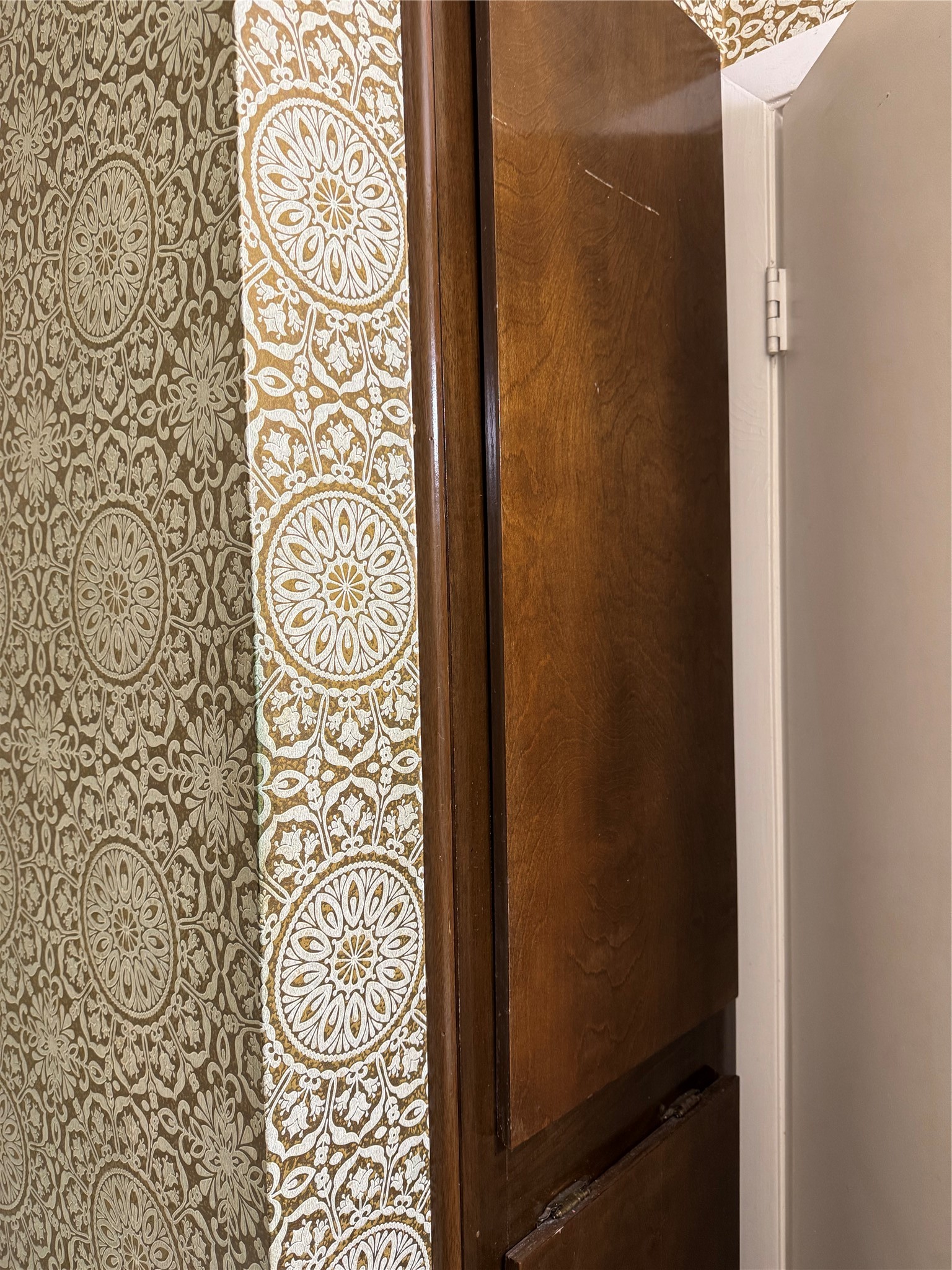 7815 Grove Ridge Drive Houston, TX 77061 - Photo 24 of 28 a door with a bench