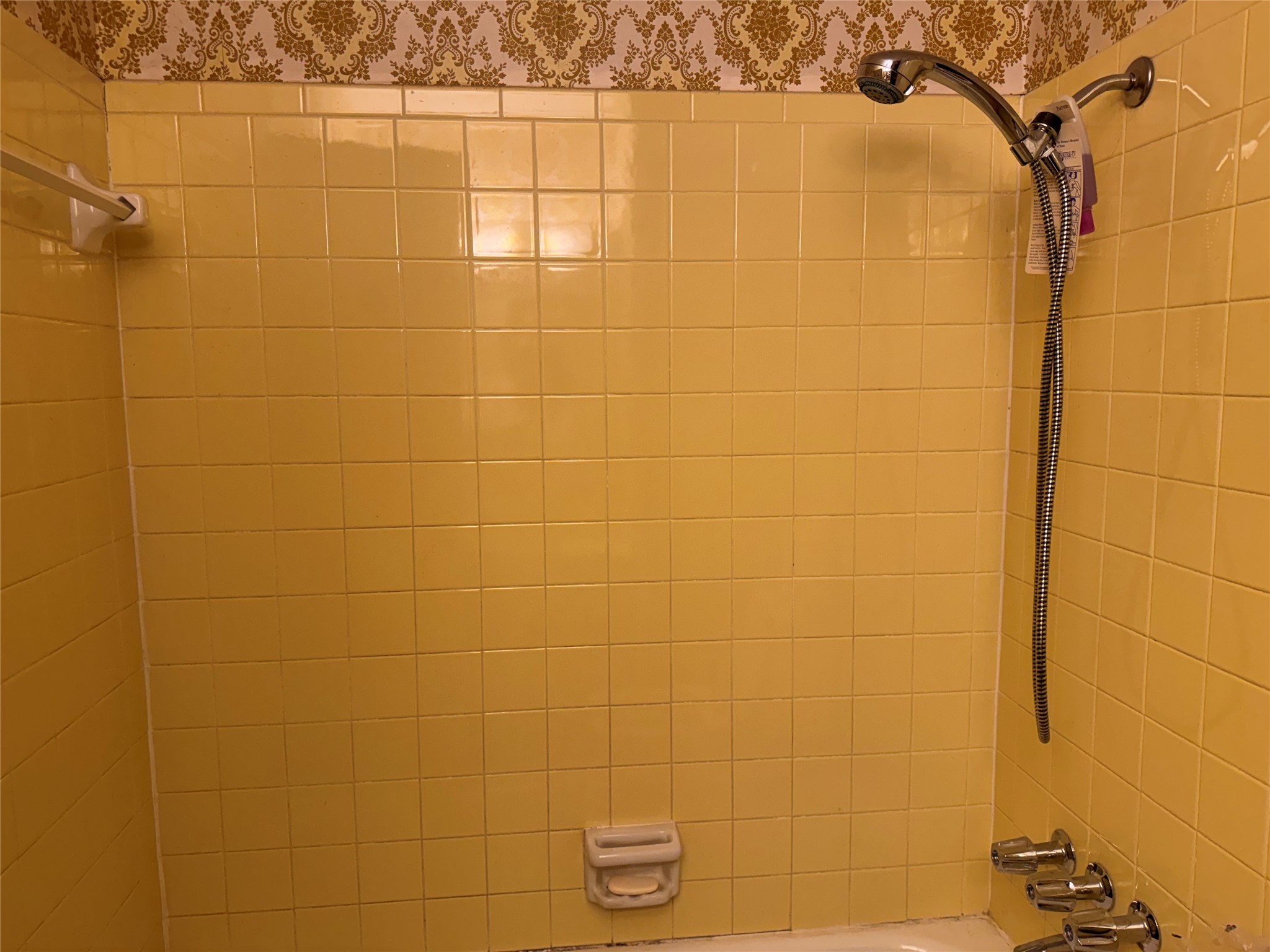 7815 Grove Ridge Drive Houston, TX 77061 - Photo 6 of 28 a bathroom with a shower