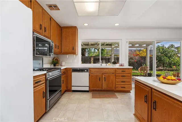 $1,300,000 | 17942 Caledonia Circle, Huntington Beach, CA 92647