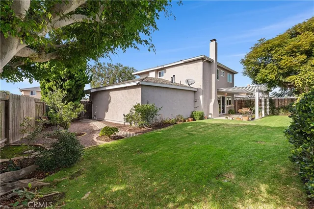 $1,300,000 | 17942 Caledonia Circle, Huntington Beach, CA 92647