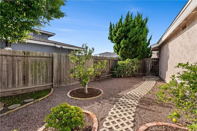 $1,300,000 | 17942 Caledonia Circle, Huntington Beach, CA 92647