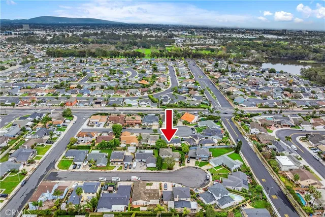 $1,300,000 | 17942 Caledonia Circle, Huntington Beach, CA 92647