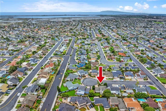 $1,300,000 | 17942 Caledonia Circle, Huntington Beach, CA 92647