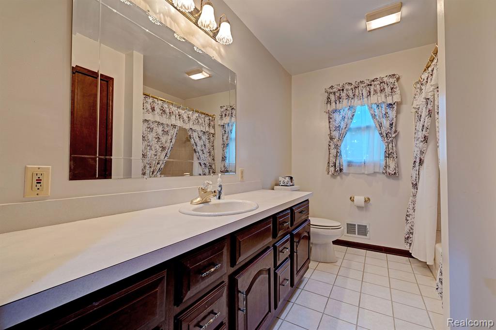10115 County Line Road Goodrich, MI 48438 - Photo 28 of 88