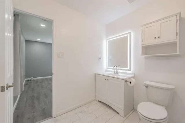 a view of empty room with window