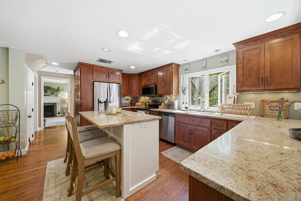 652 Old Post Road North Attleboro, MA 02760 - Photo 4 of 42 Gallery Image 4