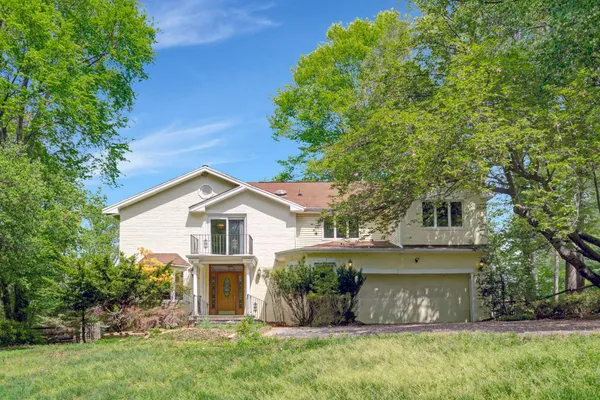 $1,200,000 | 10910 Miller Road, Oakton, VA 22124