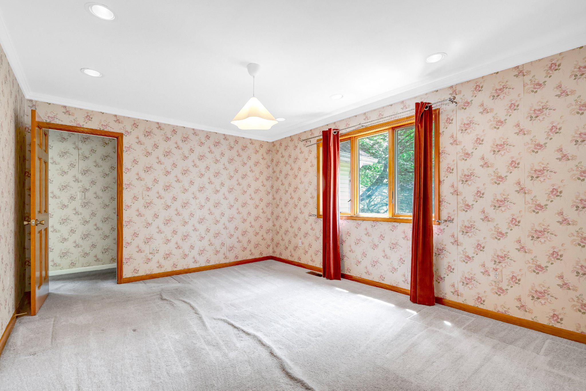 10910 Miller Road Oakton, VA 22124 - Photo 33 of 58 Charming room with floral accents.
