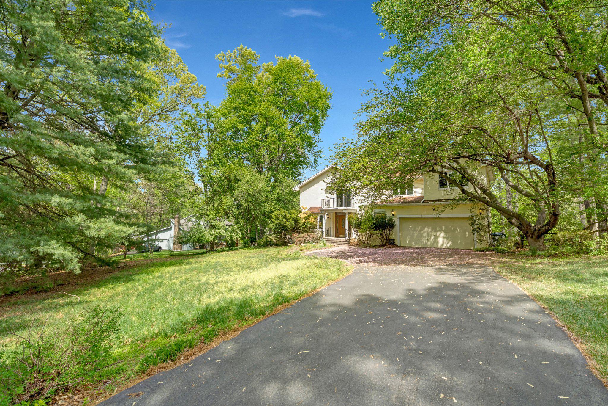 10910 Miller Road Oakton, VA 22124 - Photo 4 of 58 Charming home nestled in nature.