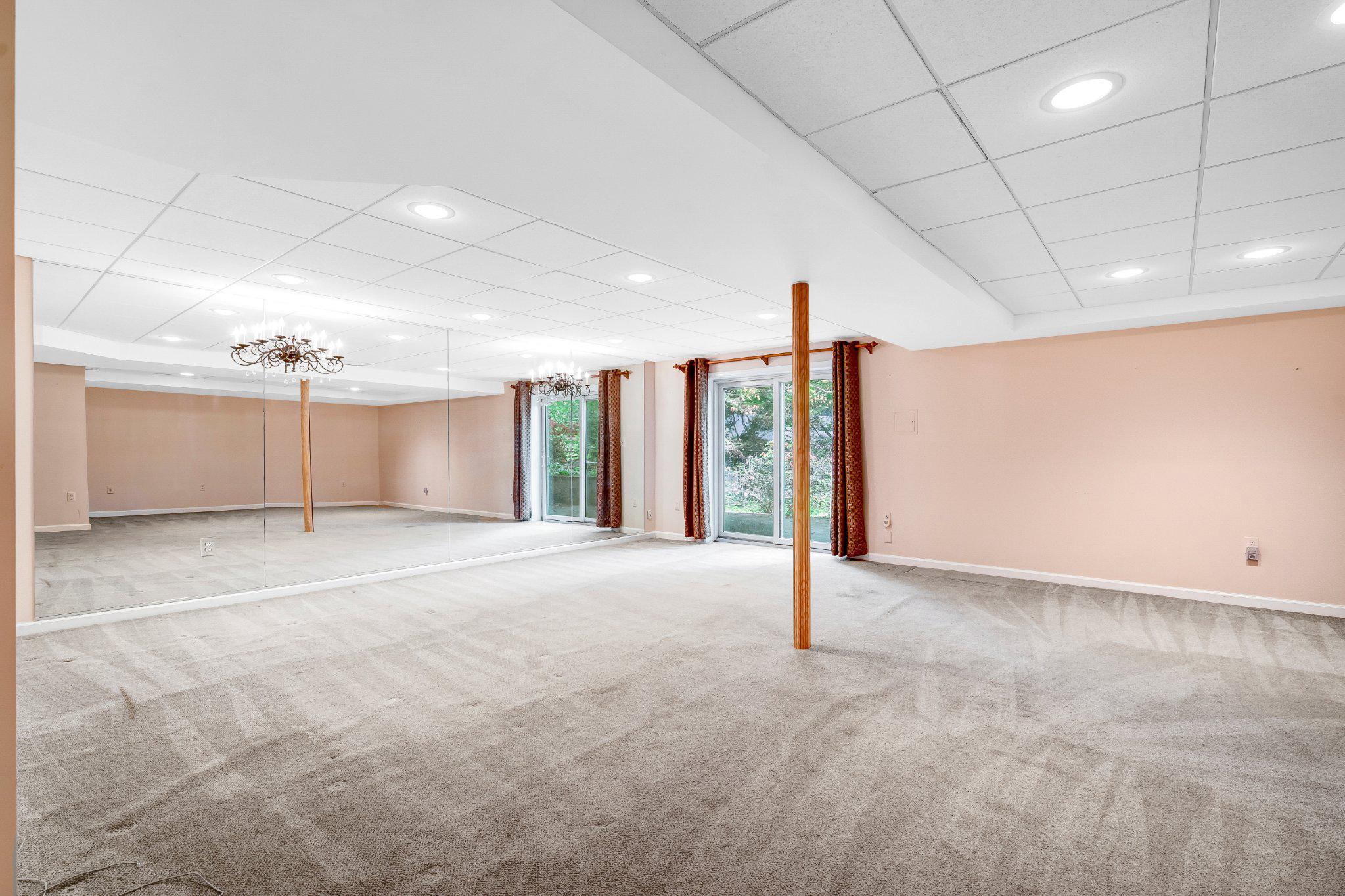 10910 Miller Road Oakton, VA 22124 - Photo 43 of 58 Spacious, versatile room with natural light.