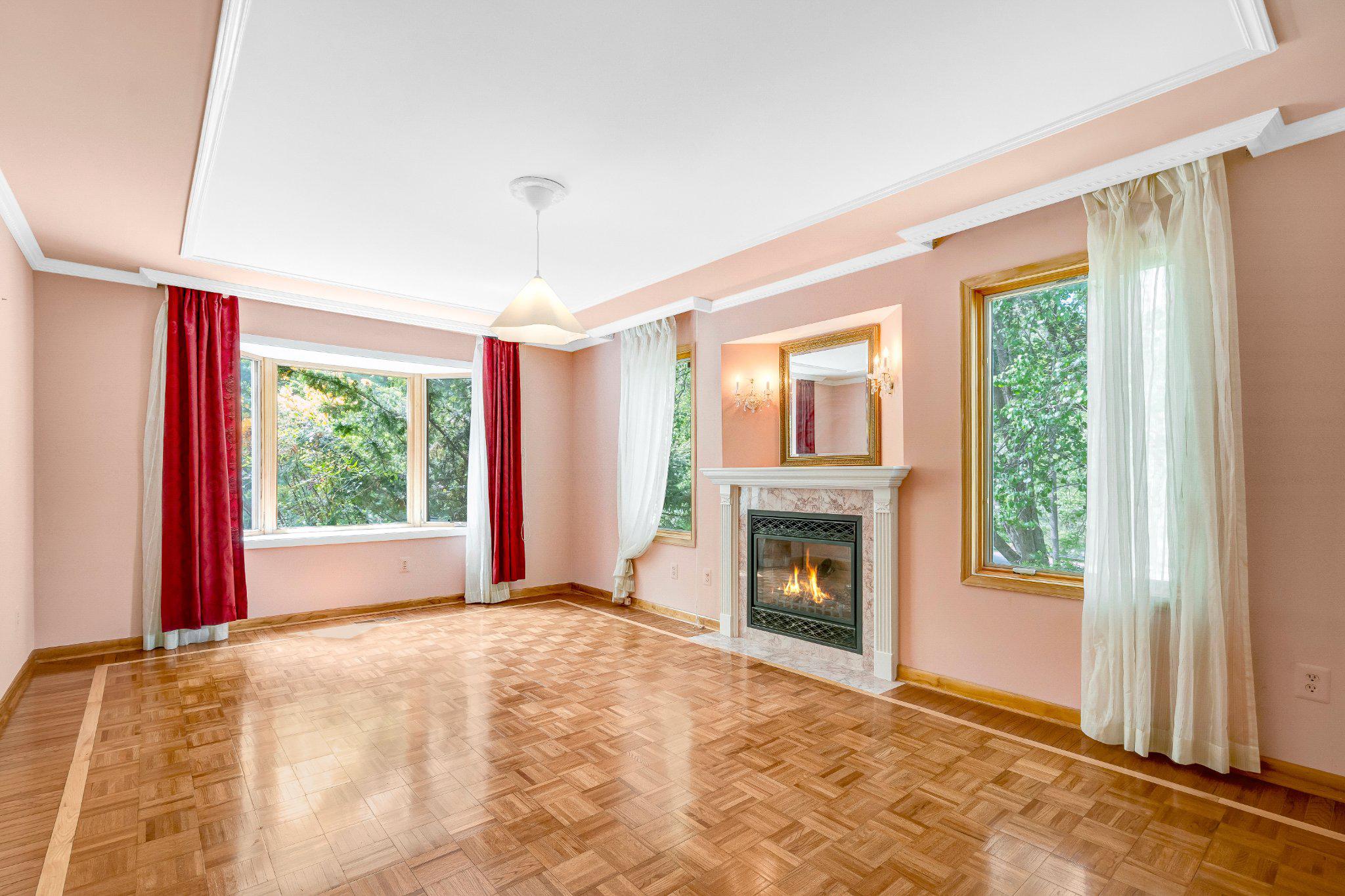 10910 Miller Road Oakton, VA 22124 - Photo 7 of 58 Bright and inviting living space.
