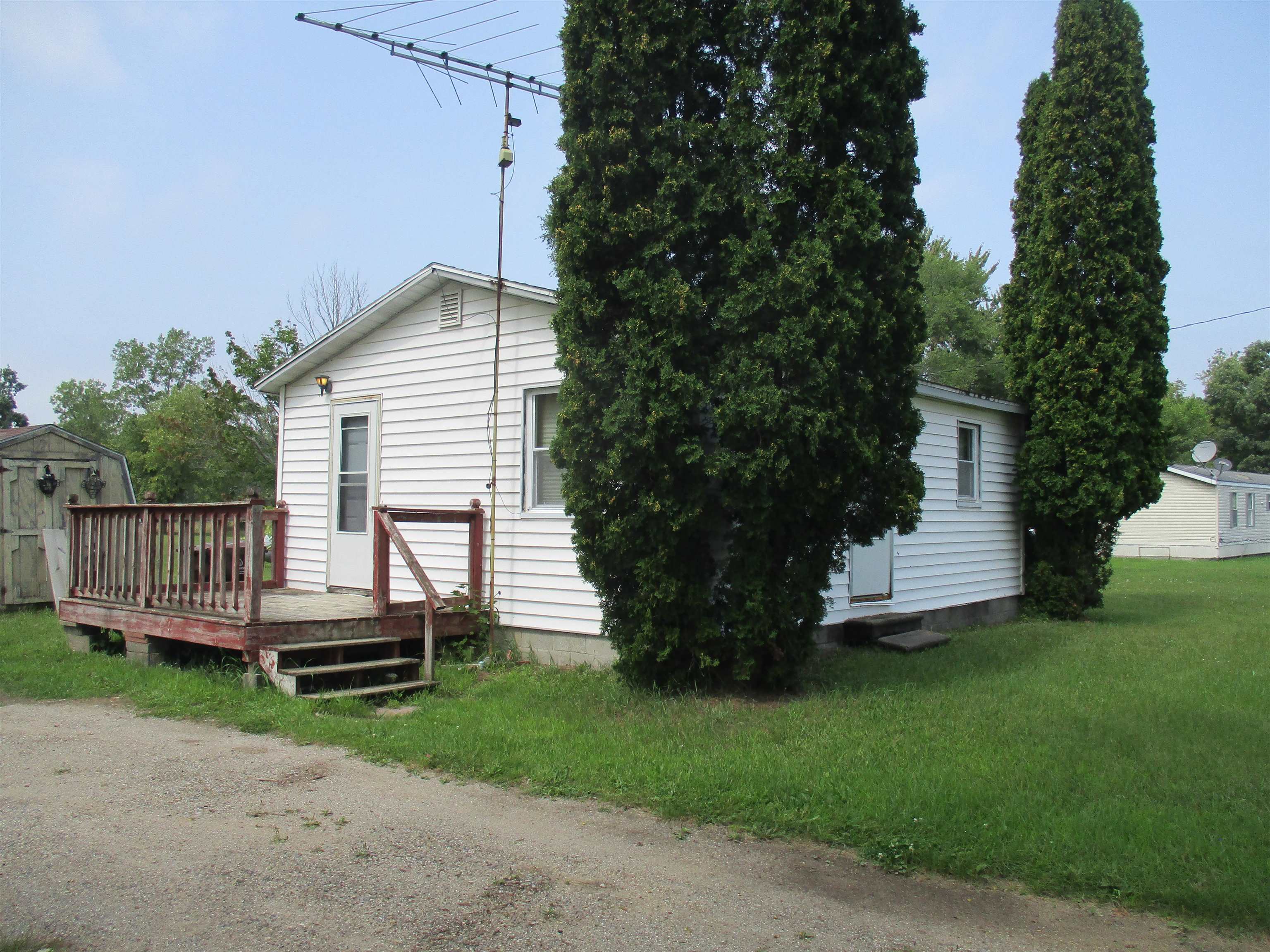 885-891 North Warner Road Sumner, MI 48889 - Photo 2 of 14 Gallery Image 2