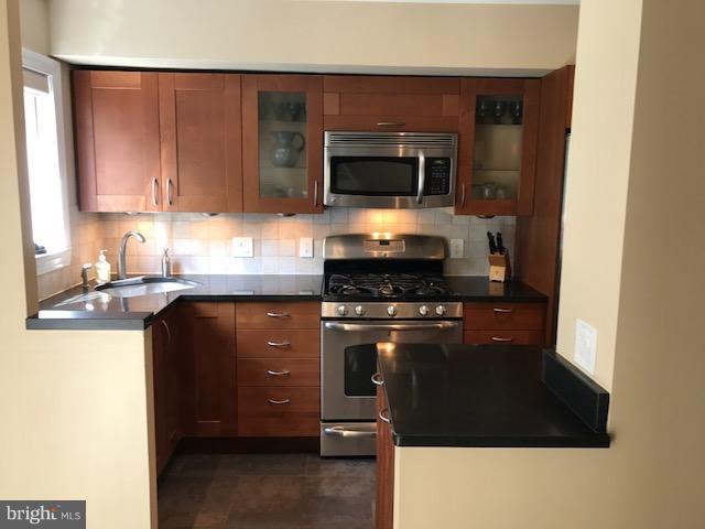 3404 Gunston Road Alexandria, VA 22302 - Photo 1 of 30 Kitchen