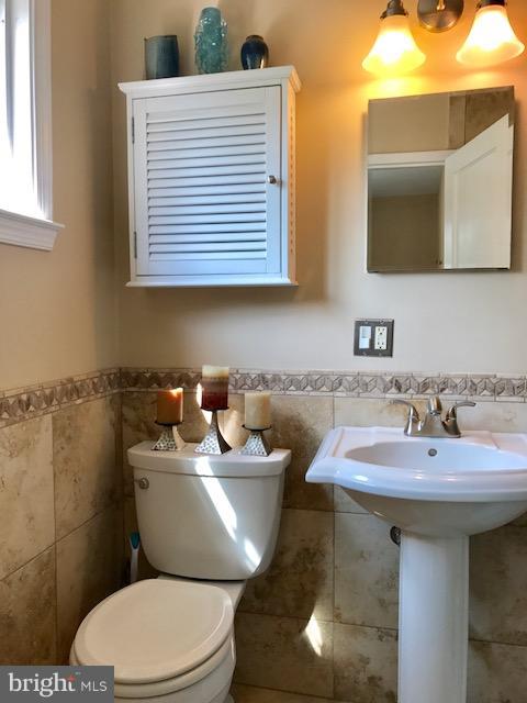 3404 Gunston Road Alexandria, VA 22302 - Photo 11 of 30 Bath