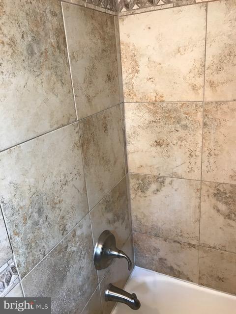 3404 Gunston Road Alexandria, VA 22302 - Photo 13 of 30 Bath