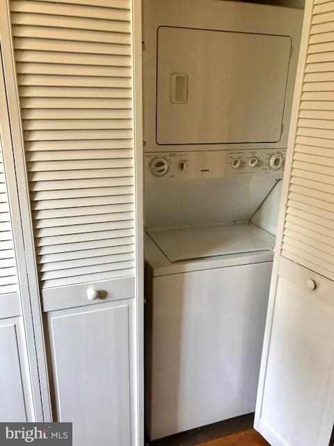 3404 Gunston Road Alexandria, VA 22302 - Photo 15 of 30 Laundry on bedroom level