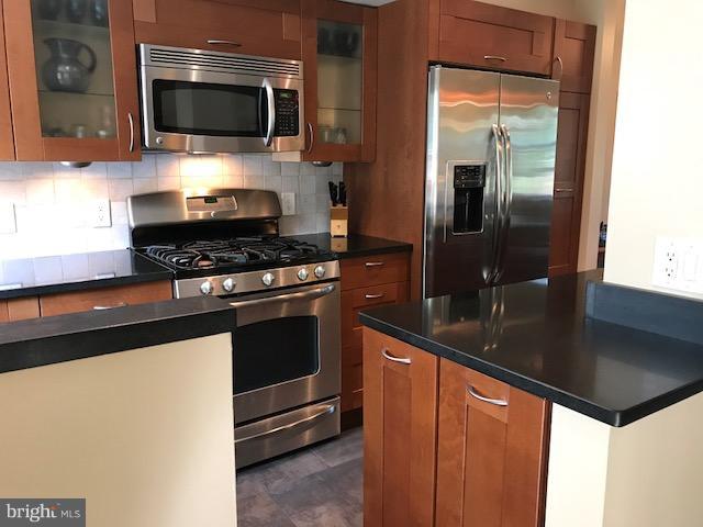 3404 Gunston Road Alexandria, VA 22302 - Photo 3 of 30 Kitchen