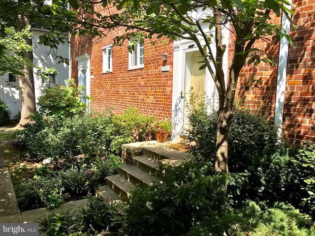 3404 Gunston Road Alexandria, VA 22302 - Photo 22 of 30 Exterior (Front)