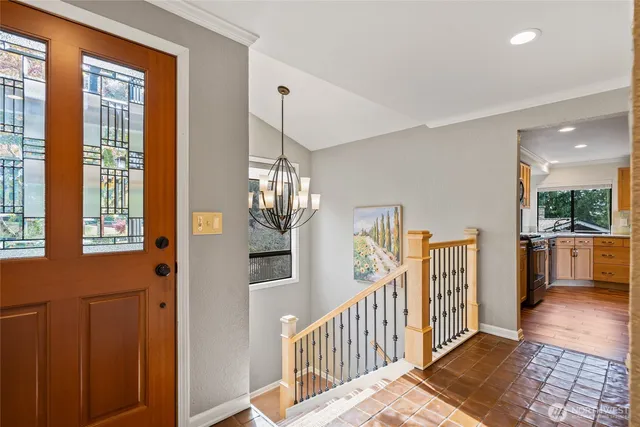 a view of entryway with livingroom