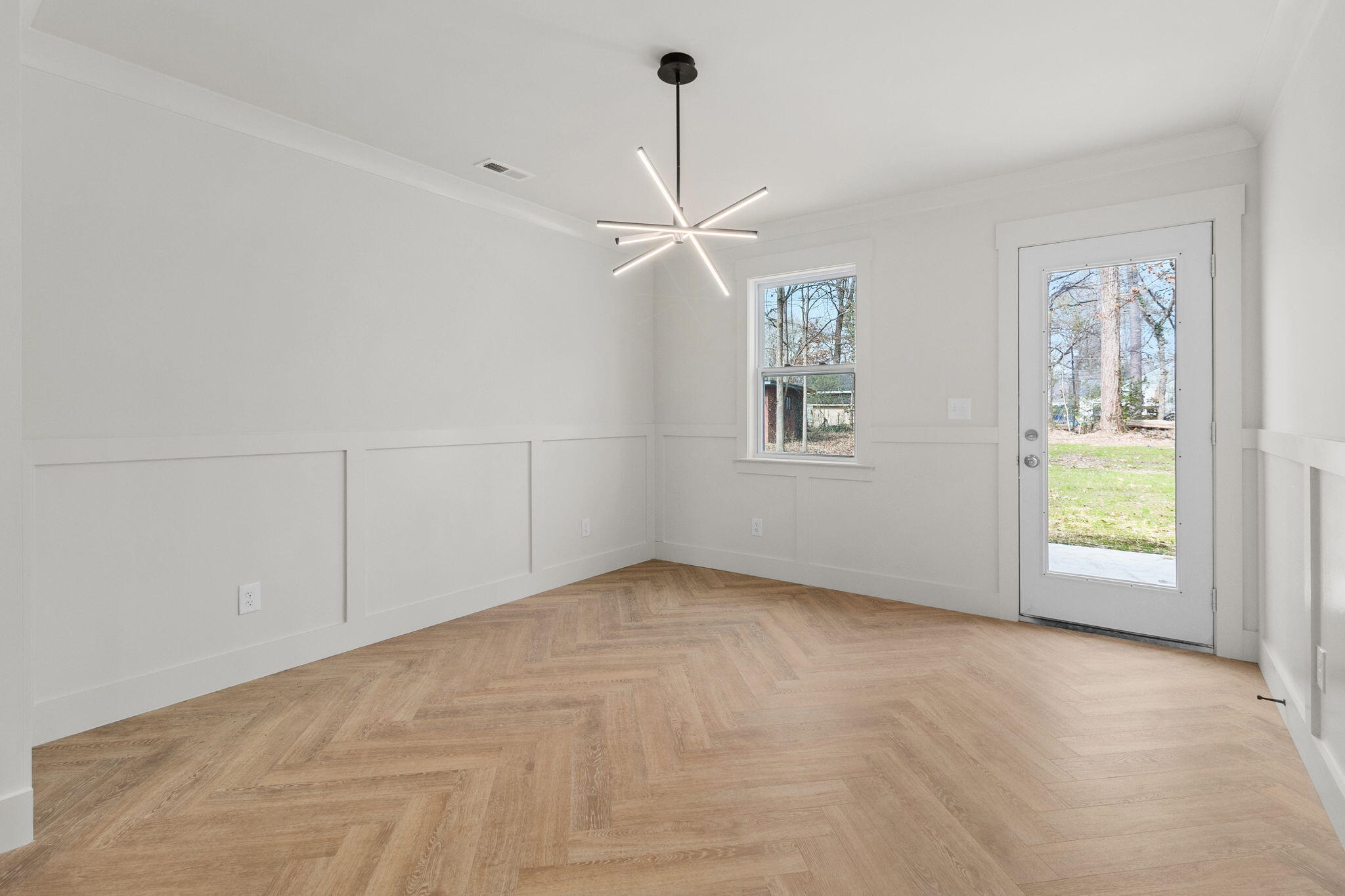 119 North Moore Road Chattanooga, TN 37411 - Photo 15 of 37 Dining to back patio