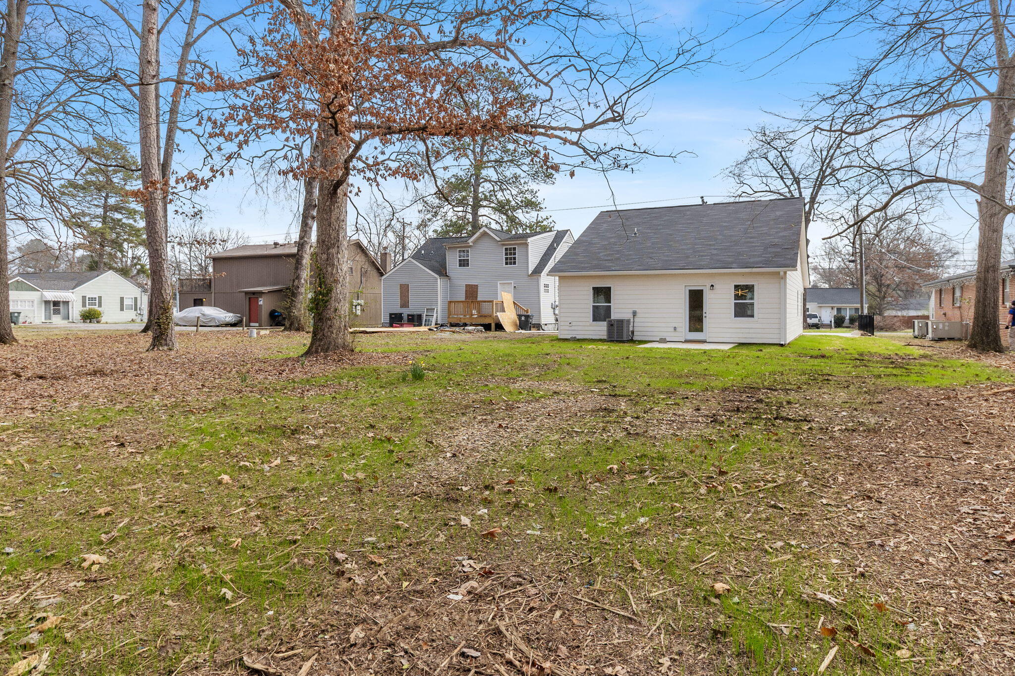 119 North Moore Road Chattanooga, TN 37411 - Photo 34 of 37 Large level back lawn