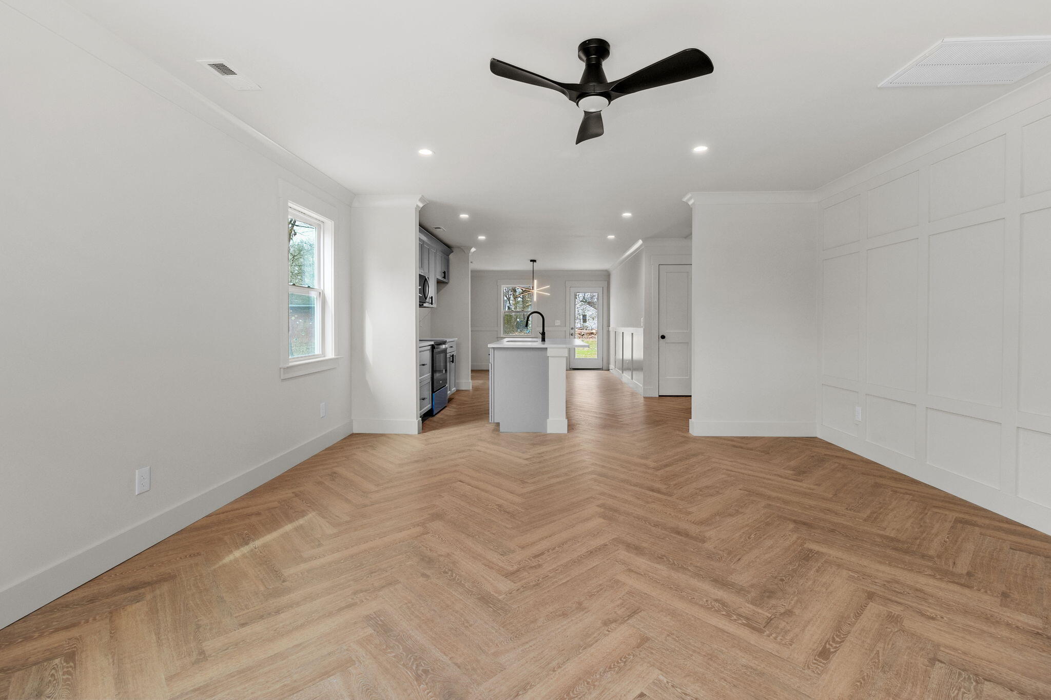 119 North Moore Road Chattanooga, TN 37411 - Photo 9 of 37 Great space to entertain