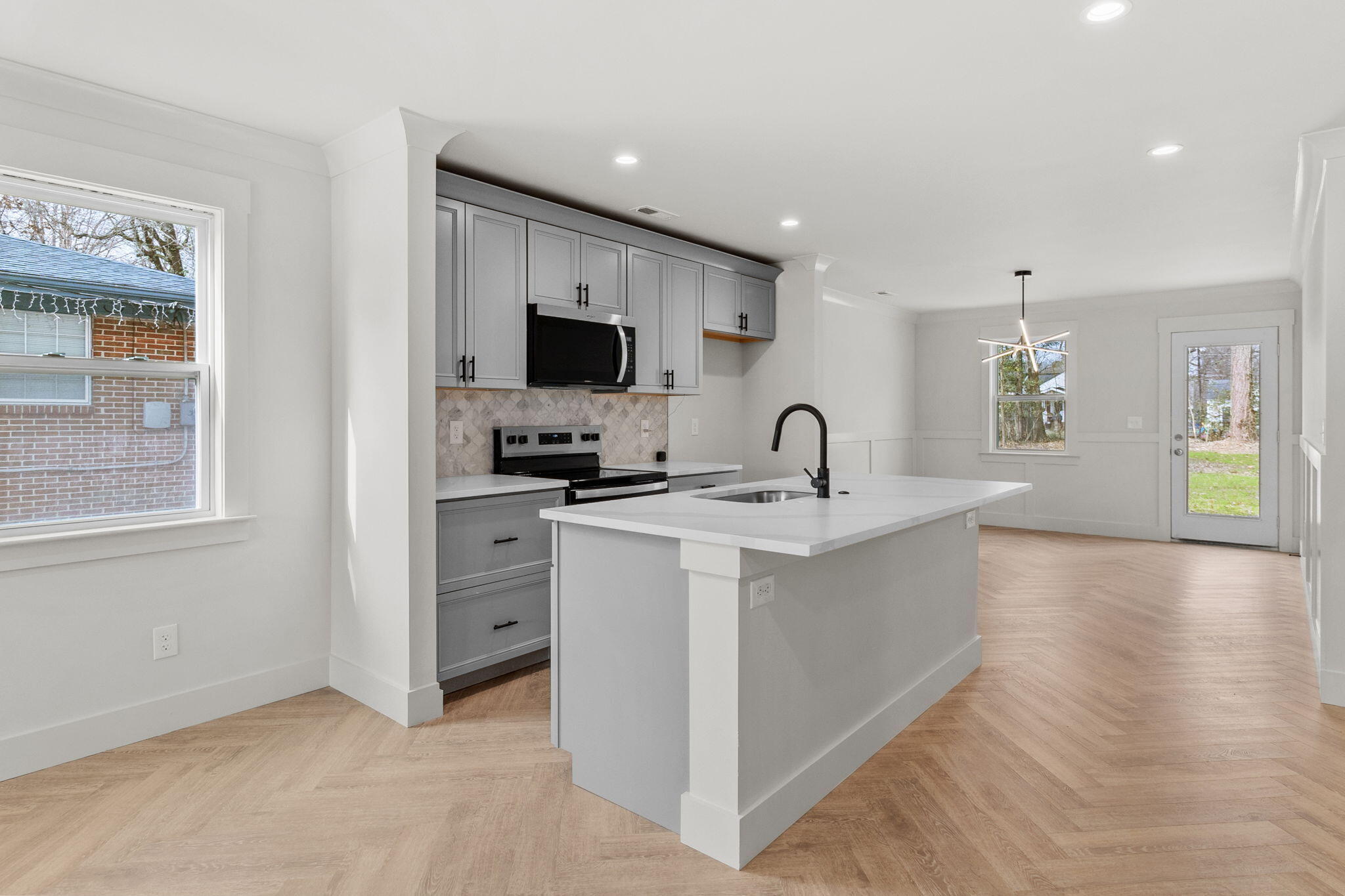 119 North Moore Road Chattanooga, TN 37411 - Photo 10 of 37 island seating for up to four!