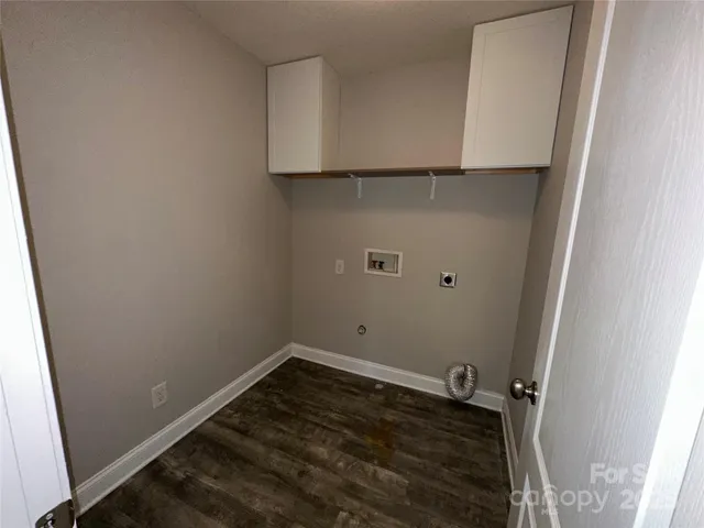 a view of utility room