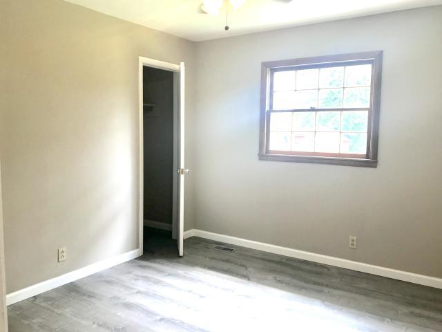 114 Oak Hill Road Clinton, TN 37716 - Photo 15 of 28 Bedroom 2