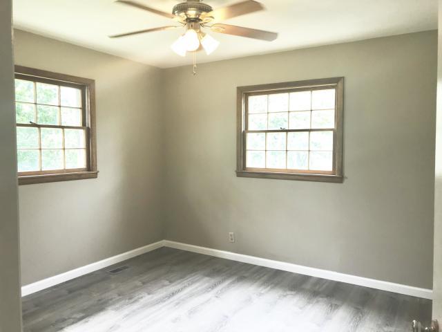 114 Oak Hill Road Clinton, TN 37716 - Photo 17 of 28 Master Bedroom