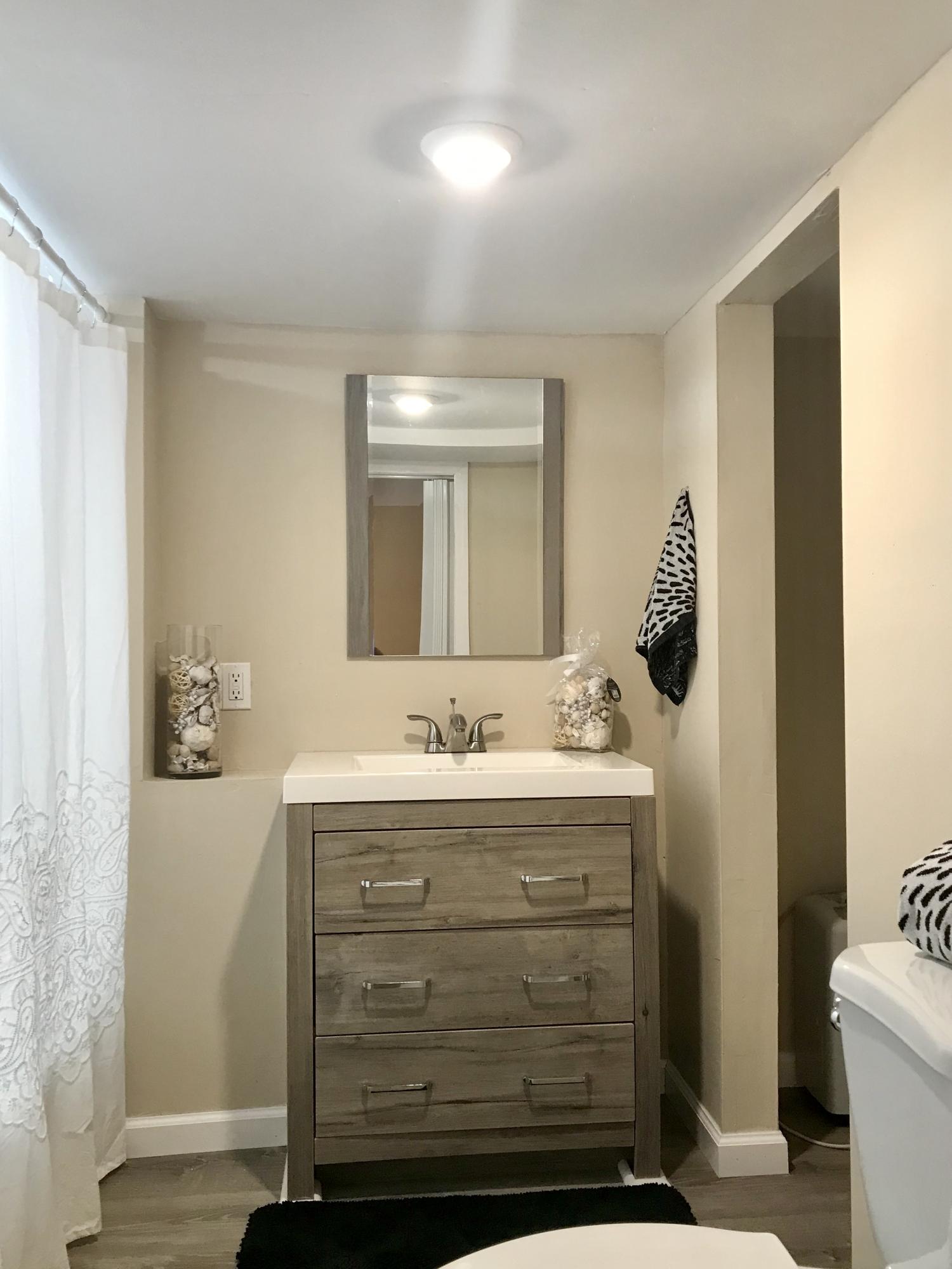 114 Oak Hill Road Clinton, TN 37716 - Photo 22 of 28 Full Bathroom down