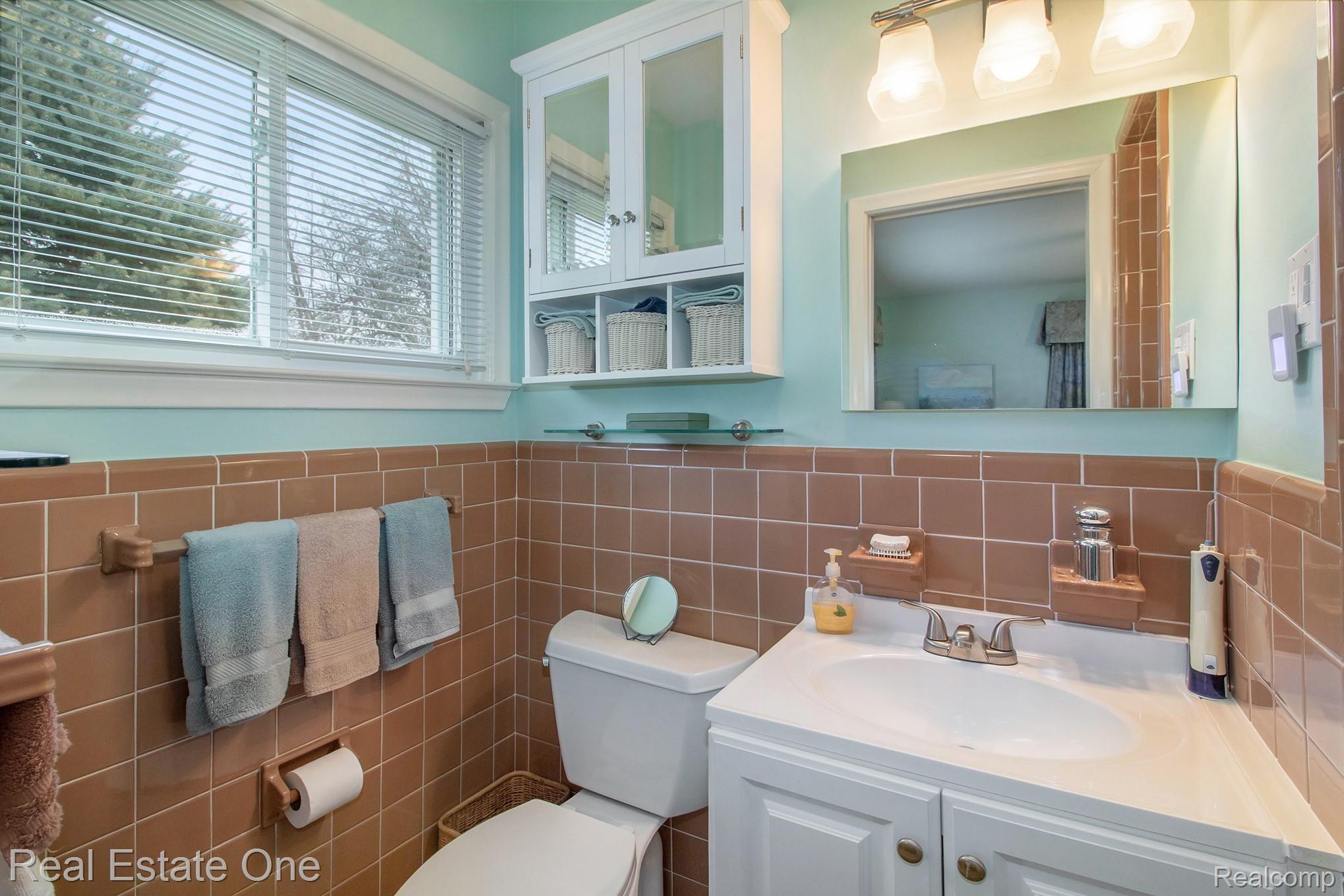 976 South Reading Road Bloomfield Hills, MI 48304 - Photo 18 of 38 Master Bath