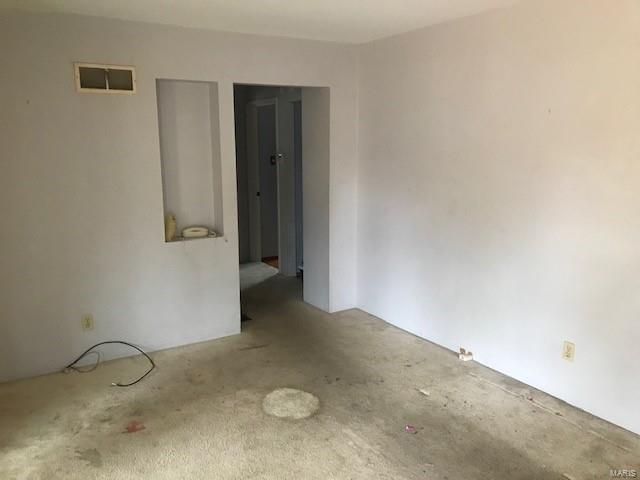 810 Derhake Road Florissant, MO 63033 - Photo 3 of 11 Gallery Image 3