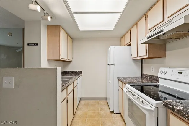 $119,900 | 3550 Bay Sands Drive, Unit 1029, Laughlin, NV 89029