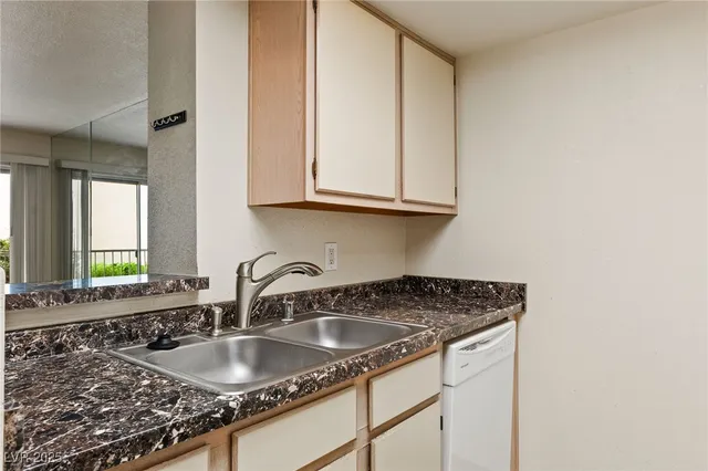 $119,900 | 3550 Bay Sands Drive, Unit 1029, Laughlin, NV 89029