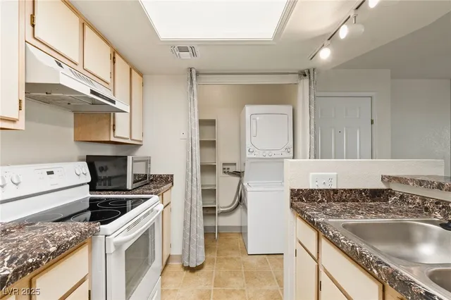 $119,900 | 3550 Bay Sands Drive, Unit 1029, Laughlin, NV 89029