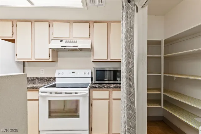 $119,900 | 3550 Bay Sands Drive, Unit 1029, Laughlin, NV 89029