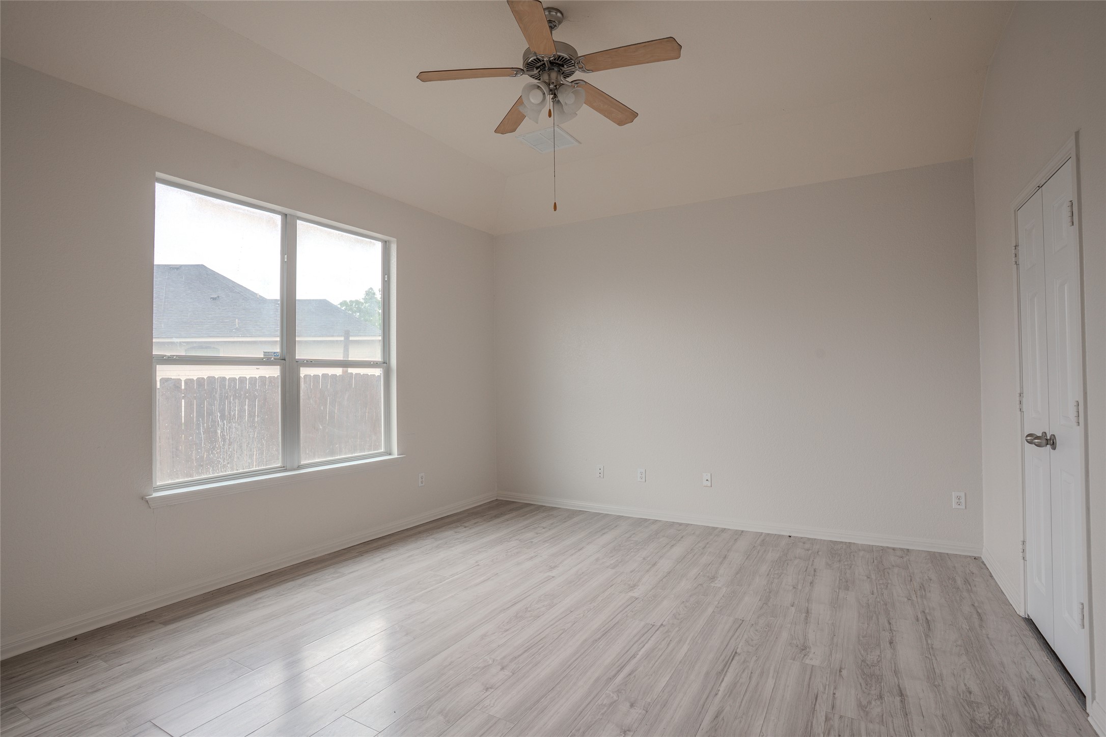 140 Dropper Kyle, TX 78640 - Photo 19 of 30 an empty room with a window and a ceiling fan