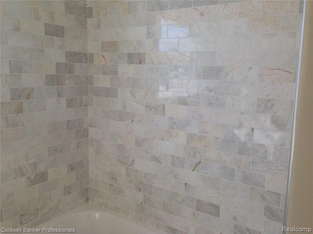 861 Dursley Road Bloomfield Hills, MI 48304 - Photo 10 of 23 dursley hall bath shower.JPG