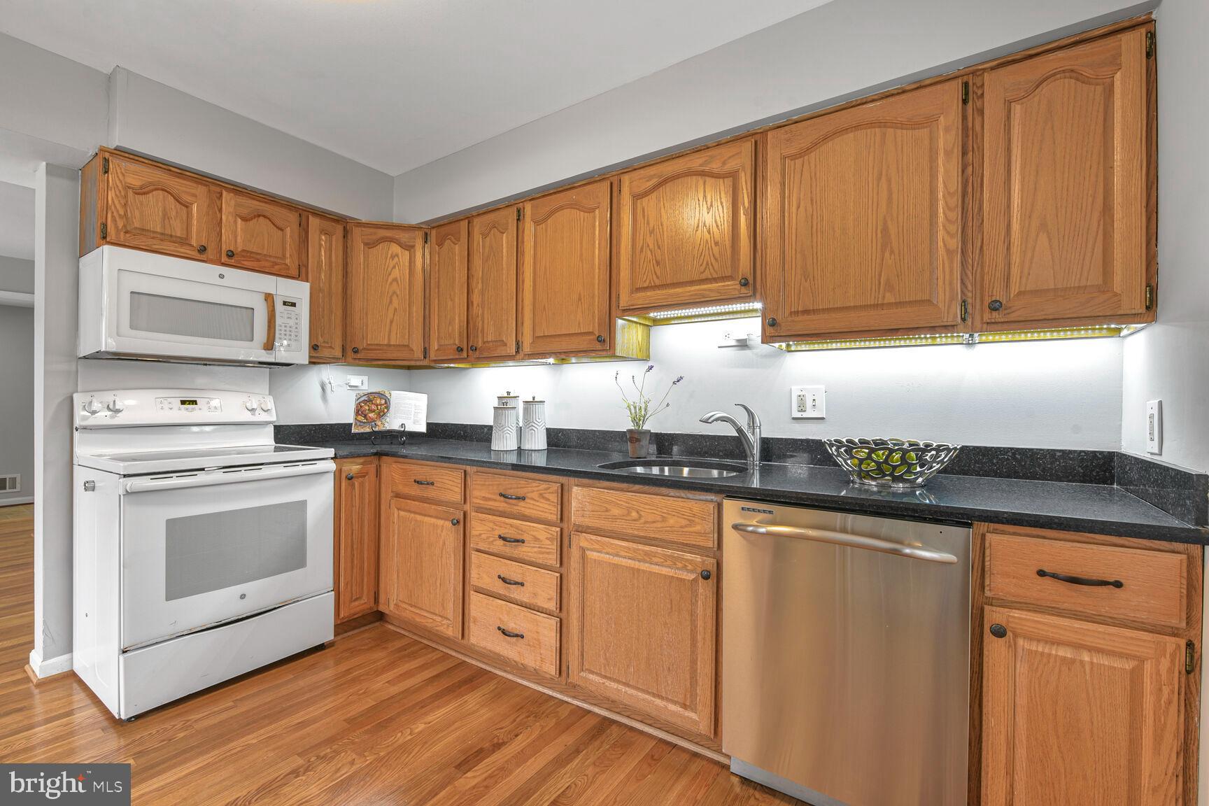 10321 Wood Road Fairfax, VA 22030 - Photo 19 of 55 Kitchen with Granite Countertops