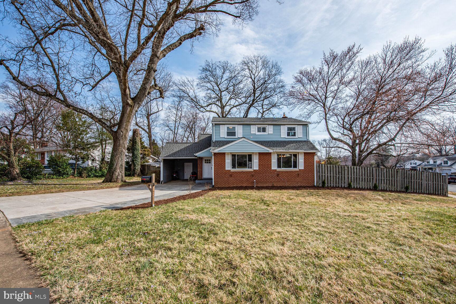 10321 Wood Road Fairfax, VA 22030 - Photo 5 of 55 4 Level Split on .35 acres