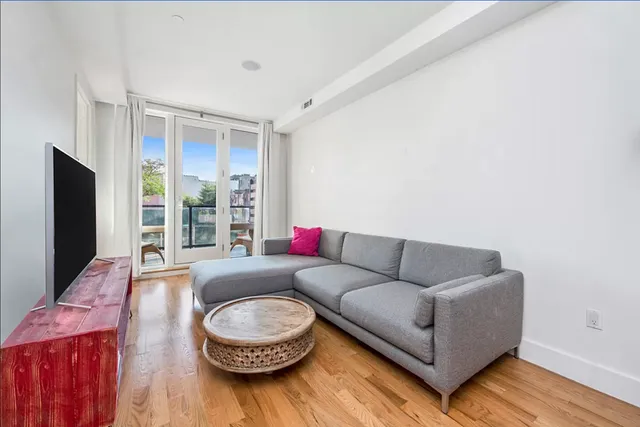 $4,000 | 1059 Manhattan Avenue, Unit 2A | Greenpoint