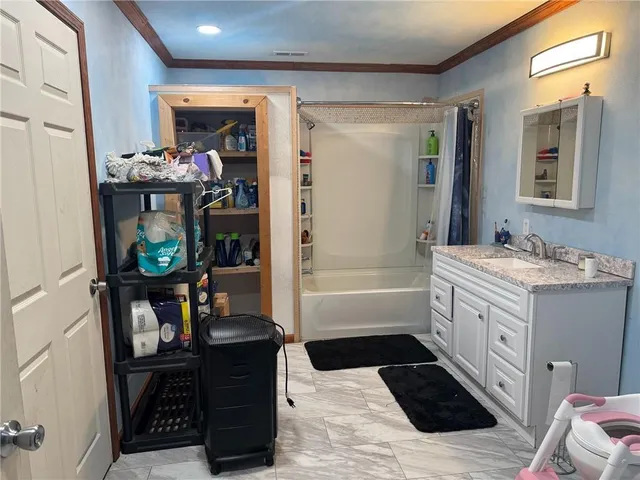 $549,000 | 2869 East 54th Highway, Deerfield, MO 64741