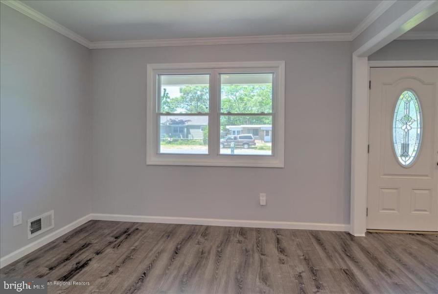 541 Lloyd Road Toms River, NJ 08753 - Photo 8 of 22 Gallery Image 8